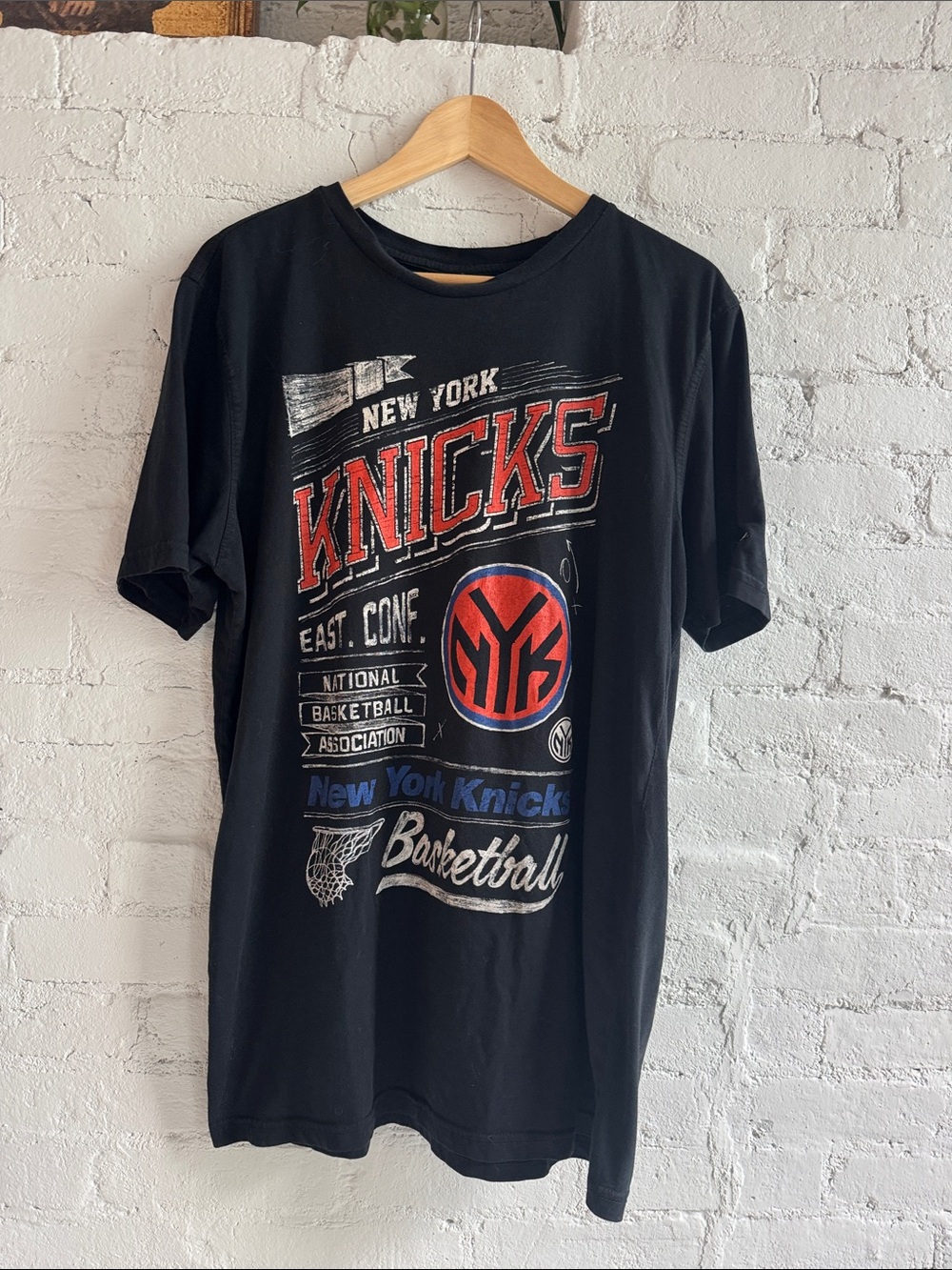Vintage 90’s New York Knicks Tee with Retro Logo, size L